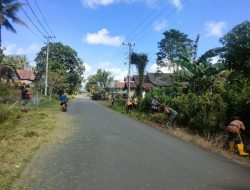 Peduli Lingkungan, Babinsa Koramil-01/Sinjai Utara. Kodim 1424/Sinjai Gelar Karya Bakti Pembersihan Selokan