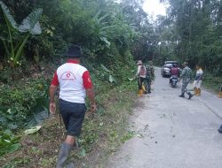 Jumat Bersih Danramil Pimpin Personel Koramil 1419-04/Alla Karya Bakti Pembersihan Selokan