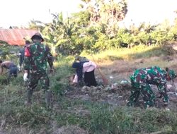 Bersihkan Sampah, Upaya Babinsa Koramil 1425-03 Tamalatea Jaga Kebersihan Lingkungan