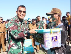 Dandim 1425 Jeneponto Dampingi Danbrigif 3 TBS Kostrad Serahkan Bantuan Sosial Dalam Rangka HUT TNI Ke 79