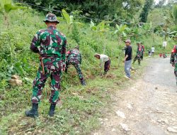 Semangat Gotong Royong, Koramil Alla Gelar Karya Bhakti Bersihkan Selokan Bersama Rakyat