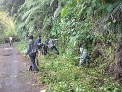 Cegah Banjir, Personel Koramil 06/Sinjai Borong Kodim 1424/Sinjai Gelar Karya Bakti Pembersihan Selokan Air