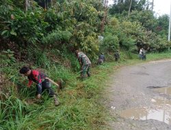 Semangat Gotong Royong, Koramil Alla Gelar Karya Bhakti Bersihkan Selokan Bersama Rakyat