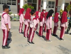 Beri Pelatihan PBB,Babinsa Koramil 0907/03 Tarbar Tanamkan Kedisiplinan Siswa SDN 011 Tarakan