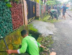 Babinsa Koramil 1419-01/Maiwa Bersama Masyarakat Kerja Bakti Pembersihan Selokan