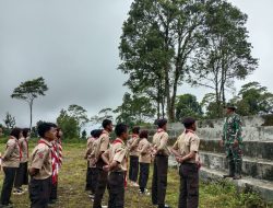 Babinsa Kodim 1424/Sinjai Berikan Pelatihan Dasar Pramuka Kepada Siswa MA Al Ikhwan Kwartir Sinjai Borong