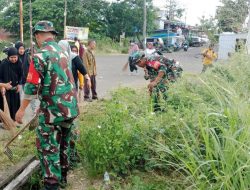 Personil Koramil Babinsa 1405/02 Soreang Gelar Karya Bhakti Bersihkan Saluran Air