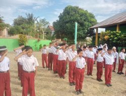 Bertindak Sebagai Inspektur Upacara (Irup), Danposramil Turatea Juga Berikan Materi Wawasan Kebangsaan Kepada Siswa Siswi MI