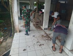 Anggota Koramil 01 Maiwa Melaksanakan Karya Bakti Pembersihan Sampah Pasar Maroangin