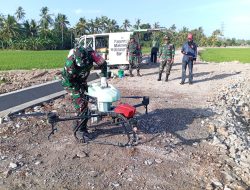 Kodim 1404/Pinrang Semprot Hama Wereng Gunakan Drone Di Lahan Pertanian Modern