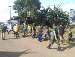 Cegah Banjir, Koramil-03/Mattiro Bulu Kodim 1404/Pinrang Bersama Warga Kerja Bakti Bersihkan Saluran Air