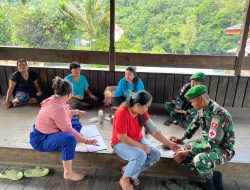 Satgas Pamtas RI-Malaysia Yonzipur 8/SMG Adakan Pemeriksaan Kesehatan kepada Masyarakat di Kampung Long Apari