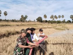 Babinsa Koramil 04 Kelara Bersama PPL dan Poktan Uji Coba Pengoperasian Mesin Pompa Air Bantuan Kementan RI