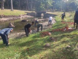 Peduli Lingkungan, Koramil-07/Lembang Kodim 1404/Pinrang Bersama Instansi Terkait Laksanakan Pembersihan Pesisir Pantai Salopi