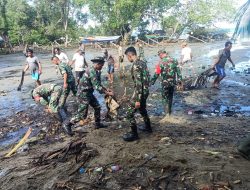 Hindari Pencemaran Laut, Kodim 1412/Kolaka Menggelar Aksi Bersih Sampah di Pesisir Pantai