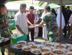Sambut HUT TNI ke 79 Kodim 0116/Nagan Raya Laksanakan Bakti Sosial Pembagian Sembako dan Makan Gratis