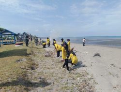 Sambut HUT TNI Ke-79, Kodim 1412/Kolaka Menggelar Karya Bhakti Pembersihan Sampah di Pesisir Pantai