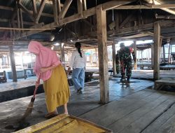 Ciptakan Lingkungan Pasar Yang Bersih, Babinsa Koramil 1425-01/Binamu Ajak Warga Karya Bhakti Pembersihan Pasar Tradisonal Gantinga