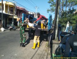 Personil Koramil Paleteang Kodim 1404/Pinrang Kerja Bakti Bersama Warga Bersihkan Saluran Air
