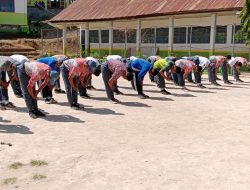 Tanamkan Disiplin Sejak Dini, Personil Koramil 1425-05 Batang Berikan Pelatihan Dasar PBB Kepada Pelajar