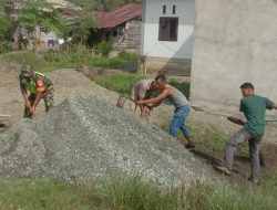 Peduli Warga binaan Babinsa Koramil 01/Kuala bantu Ratakan pasir