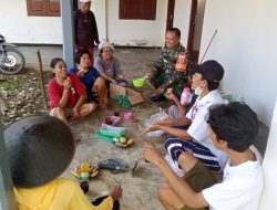 Jalin Hubungan Emosional, Babinsa Sertu Jhonizar Komsos dengan Emak-emak