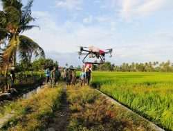 Makin Canggih, Petani Di Kab. Pinrang Dikenalkan Teknologi Drone Oleh Kodim 1404/Pinrang Untuk Pemupukan Padi