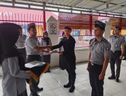 Apresiasi Kinerja Pegawai, Karutan Selayar Berikan Sertifikat Penghargaan