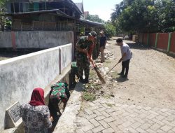 Babinsa Koramil 1425-03/Tamalatea Bersama Masyarakat Melaksanakan Gotong Royong Pembersihan Saluran Air