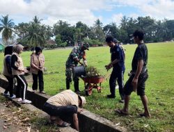 Bangun Sinergitas, Babinsa Koramil 19/Kahu-Patimpeng Bersama Warga Laksanakan Karya Bakti