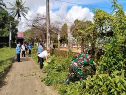 Babinsa Koramil 21/Palakka Kerja Bakti Pembersihan Bahu Jalan Di Desa Ureng