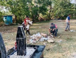 Babinsa 07/Tanete Riattang Bersama Warga Karya Bakti Bersihkan TPU Lingk. Lonrae