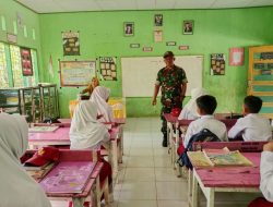 Tanamkan Nilai – Nilai Pancasila Sejak Dini, Danpos Amali Ramil 05/Ulaweng Berikan Materi Wasbang Di SDN 125 Desa Waemputtange