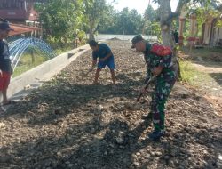 Perlancar Jalan Usaha Tani, Babinsa Pusunge Ramil Cenrana Bersama Warga Melaksanakan Gotong Royong