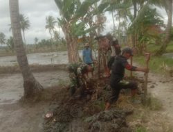 Babinsa Kel. Pompanua Ajangale Laksanakan Gotong Royong Di Wilayah Binaan