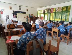 Cetak Karakter Siswa, Babinsa Koramil 13/Sibulue Sambangi MTS Yapis Desa Massenreng Puluh