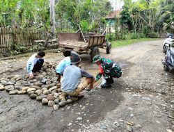 Babinsa Swadaya Koramil 14/Libureng Bersama Warga Kerja Bakti Perbaiki Jalan