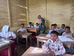 Sebagai Wujud Kepedulian, Babinsa Tellu Boccoe Koramil 10/Ponre Beri Pembinaan Karakter Kepada Murid SD