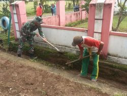 Babinsa Koramil 18/Kajuara Bersama Perangkat Desa Laksanakan Karya Bakti Di Kantor Desa Kalero