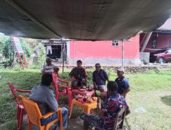 Bentuk Kebersamaan, Babinsa Sengeng Palie Ramil 09/Lappariaja Laksanakan Komsos Bersama Warga