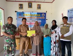 Babinsa Matajang Ramil 02/Dua Boccoe Dampingi Pembagian BLT DD Agar Tepat Sasaran