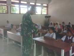 Tingkatkan Kedisiplinan Di Bangku Sekolah Dasar, Babinsa Koramil 16/Tonra Sambangi SDN 253