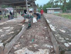 Wujudkan Lingkungan Bersih, Babinsa Libureng Bersama Warga Bersihkan Pasar Tradisional