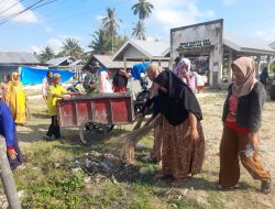 Babinsa Palakka Gotong Royong Bersama Masyarakat Bersih – Bersih Pasar Tradisional Di Desa Usa