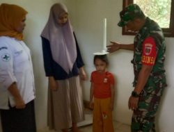 Babinsa Tapong Ramil Lamuru Dampingi Giat Posyandu Balita Di Wilayah