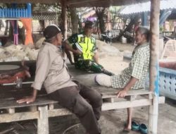 Lewat Komsos, Babinsa Meureudu Jalin Silaturahmi dan Perkuat Stabilitas Keamanan Jelang Pilkada Seretak