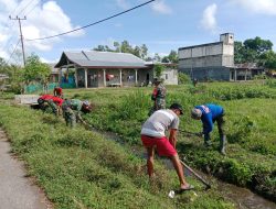 Cegah Banjir dan Wabah Penyakit, Koramil-05 Kodim 1404/Pinrang bersama Warga Melaksanakan Kerja Bakti Normalisasi Saluran Air