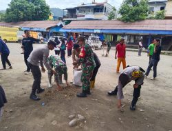 Semangat Gotong Royong, Koramil 02 Enrekang Gelar Karya Bhakti Bersihkan Selokan Bersama Rakyat