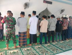 Anggota Satgas TMMD Ke 122 Kodim 1425/Jeneponto Lakukan Sholat Dhuhur Berjamaah, Dan SSK : Bekerja dan Beribadah Harus Seimbang