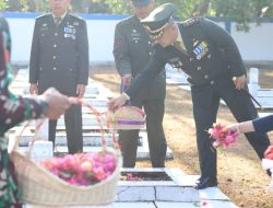 Jelang HUT TNI ke-79, Kodim 1422 Maros Tabur Bunga di TMP Maccopa